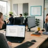 Copilot-panel a Wordben, két kolléga eltérő élménnyel
